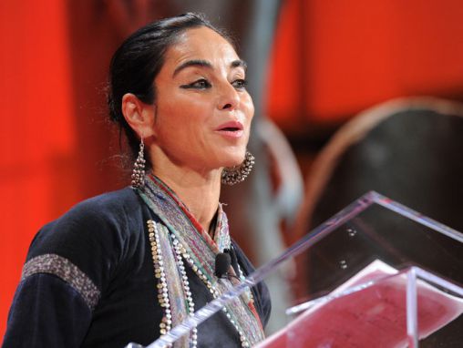Click to play Shirin Neshat: l'Art en exil