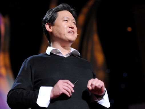 Click to play Dennis Hong fabrique une voiture pour conducteurs aveugles
