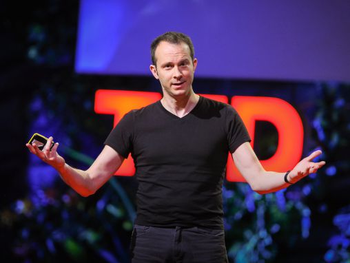 Click to play Tim Harford: ensayo, error y el complejo de Dios