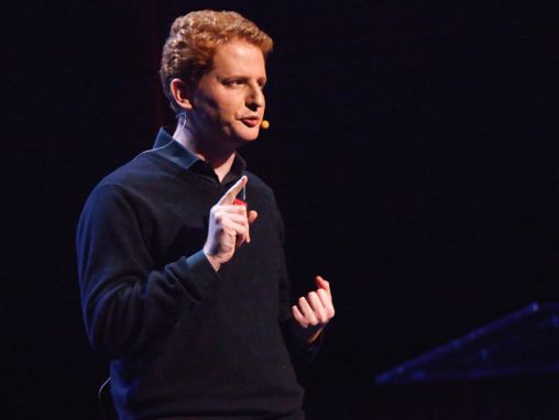 Click to play Guy-Philippe Goldstein: Cómo los ciberataques amenazan la paz del mundo real