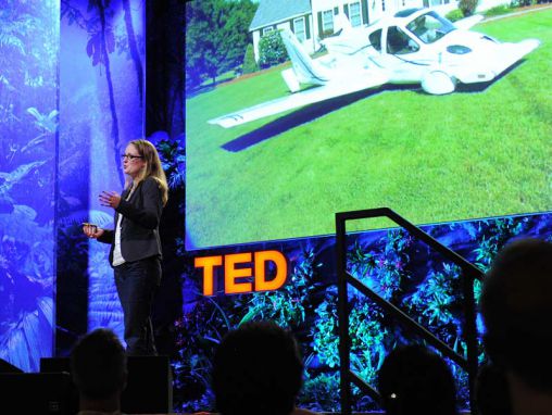 Click to play Anna Mracek Dietrich: Un avión que se maneja como un coche