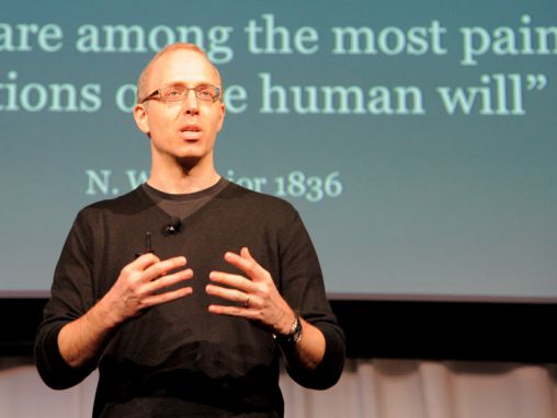 Click to play Daniel Goldstein: La batalla entre tu personalidad actual y la del futuro