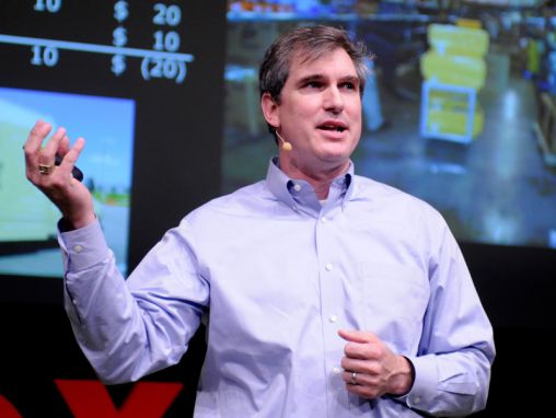 Click to play Mick Mountz: ¿Qué pasa dentro de los grandes almacenes?