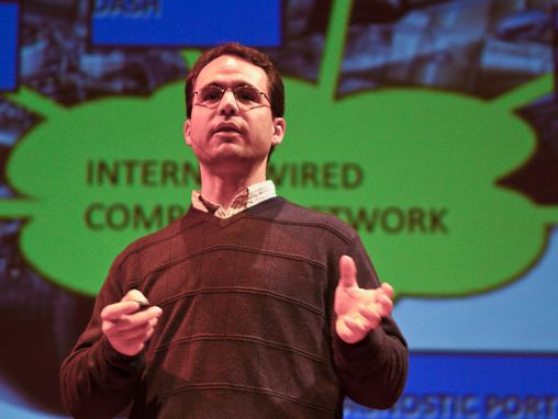 Click to play Avi Rubin: Todos sus dispositivos pueden ser hackeados