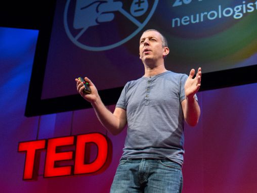 Click to play Max Little : Un test pour la maladie de Parkinson par le biais d'un coup de téléphone.