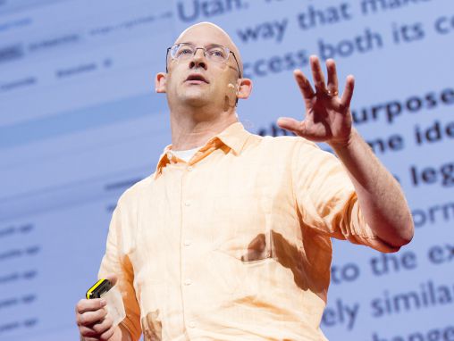 Click to play Clay Shirky : Comment internet transformera un jour le gouvernement
