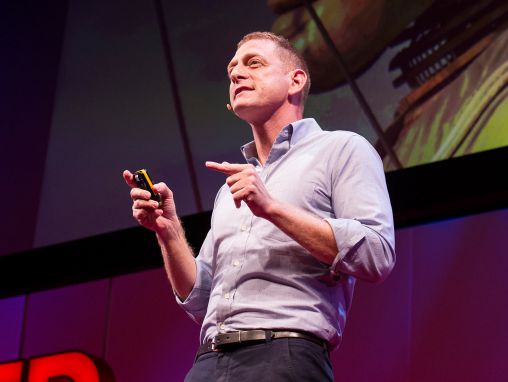 Click to play David Binder : La révolution du festival d'art