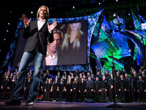 Click to play Eric Whitacre : Chorale Virtuelle en live.