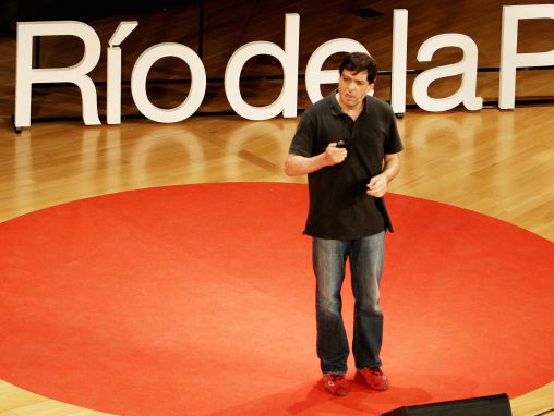 Click to play Dan Ariely: Qu'est-ce qui nous apporte de la satisfaction dans notre travail ?