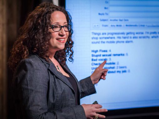 Click to play Amy Webb: Comment j'ai piraté un site de rencontres en ligne
