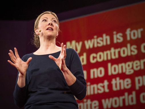 Click to play Charmian Gooch: Mi deseo: Dar comienzo a una nueva era de transparencia en los negocios