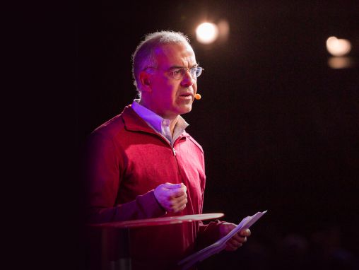 Click to play David Brooks: ¿Debemos vivir para nuestro currículum... o para nuestro panegírico?