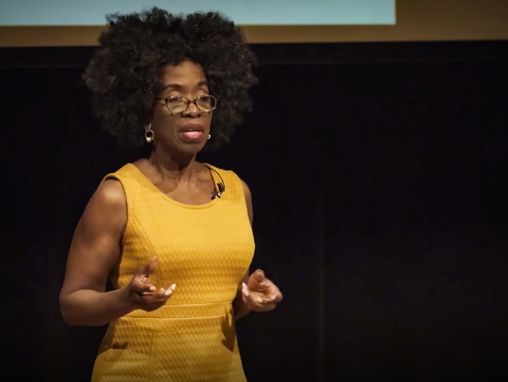 Click to play Elizabeth White: Un regard honnête sur la crise financière personnelle