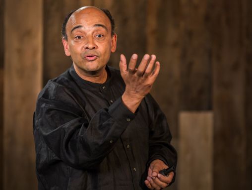 Click to play Kwame Anthony Appiah: ¿Es la religión buena o es mala? (Es una pregunta engañosa)