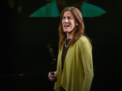 Click to play Anne Curzan: ¿Qué hace a una palabra “real”?