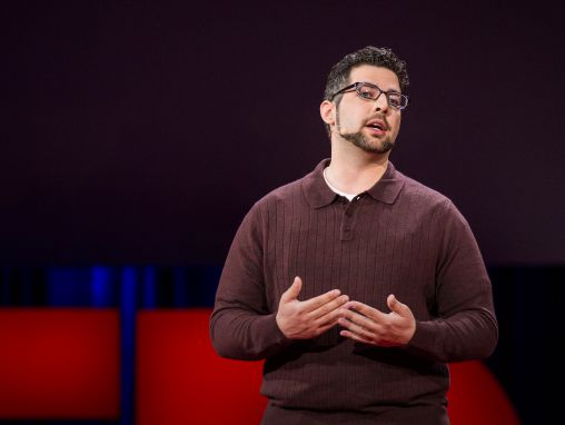 Click to play Zak Ebrahim: Soy el hijo de un terrorista y así elijo la paz.