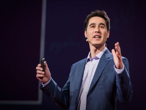 Click to play David Kwong: Dos obsesiones que se encuentran... y es mágico