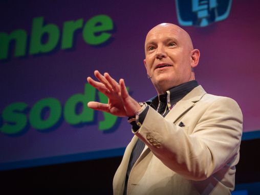 Click to play Julian Treasure: Cómo hablar de forma que la gente te quiera oír