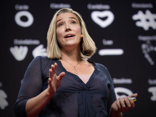 Click to play Genevieve von Petzinger: Pourquoi retrouve-t-on ces 32 symboles dans des grottes partout en Europe ?