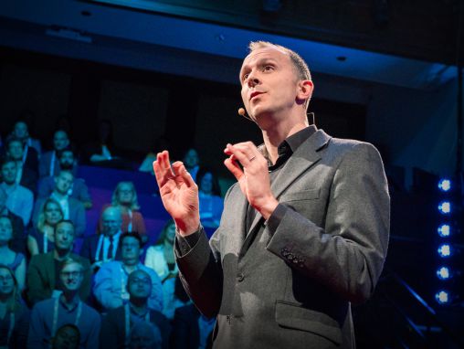 Click to play Tim Harford: Comment les problèmes compliqués peuvent stimuler notre créativité