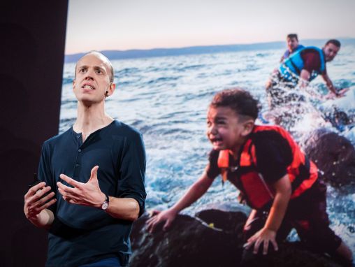 Click to play Alexander Betts: Nuestro sistema de refugiados está fallando. Así podemos solucionarlo