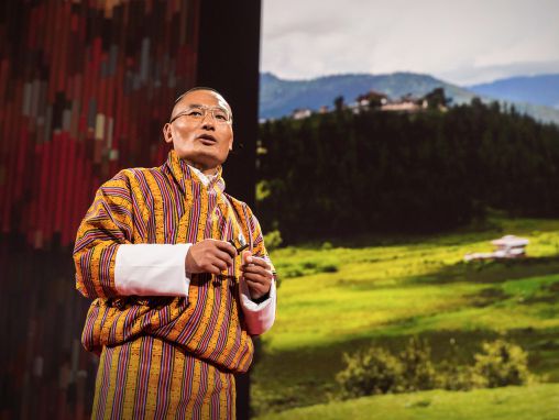 Click to play Tshering Tobgay: Este país no es solo neutral, es negativo en emisiones de CO2