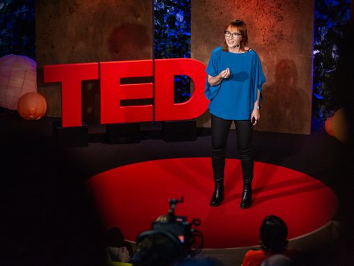 Click to play मेलिंडा एप्लर: दफ़्तर में एक अच्छे सहकर्मी बनने के 3 तरीके