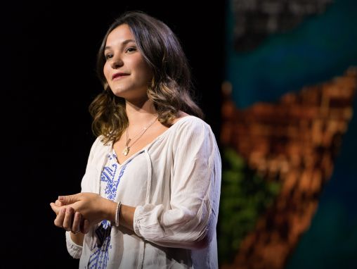 Click to play Ione Wells: Cómo hablamos del abuso sexual en línea