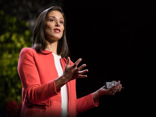 Click to play Rachel Botsman: Hemos dejado de confiar en las instituciones y comenzado a confiar en los desconocidos