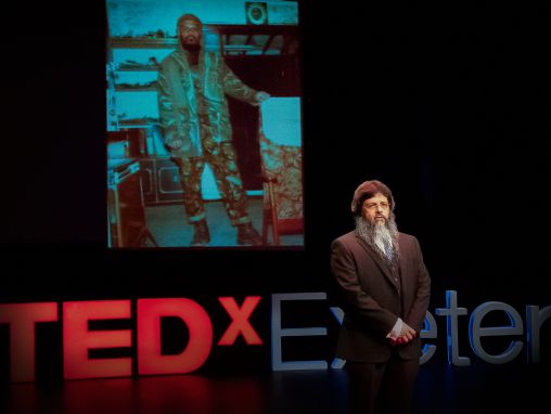 Click to play Manwar Ali: Dentro de la mente de un exyihadista radical