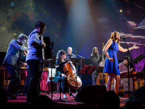 Click to play Silk Road Emsemble + Rhiannon Giddens: Blues de la enfermería de San James
