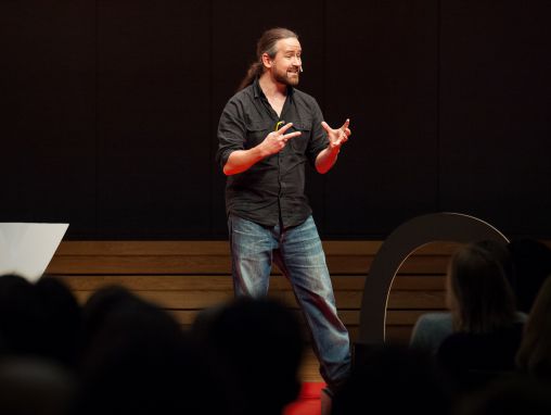 Click to play Roger Antonsen: La matemática es el secreto oculto para entender el mundo