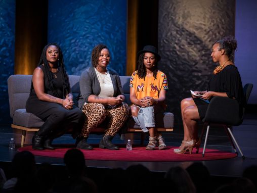 Click to play Alicia Garza, Patrisse Cullors, Opal Tometi: Une interview avec les fondatrices de Black Lives Matter