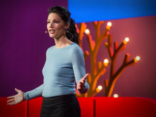 Click to play Kate Adames: 4 leçons qui sentent le vécu dans les séries télévisées