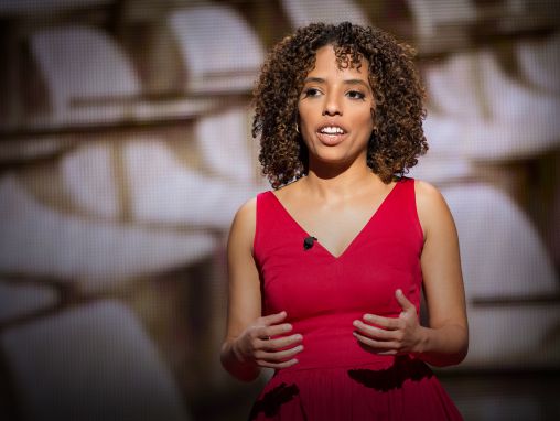 Click to play Dena Simmons: Comment les étudiants de couleur affrontent le syndrome de l'imposteur