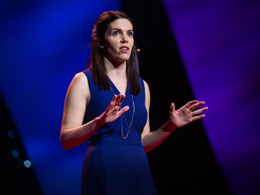 Click to play Elizabeth Lyle: Cómo romper malos hábitos de gestión antes de que lleguen a la próxima generación de líderes