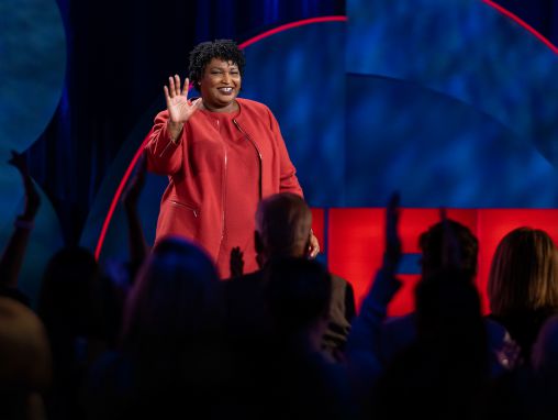 Click to play Stacey Abrams: Tres cuestiones para plantearte sobre todo aquello que haces