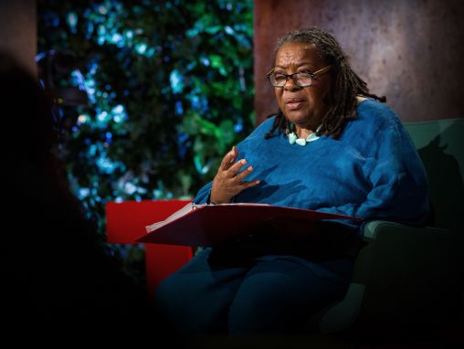 Click to play Ruby Sales: Cómo empezar a sanar el dolor de la división racial