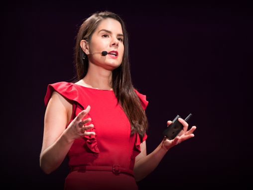 Click to play Dana Kanze: El motivo real por el que las emprendedoras consiguen menos financiación