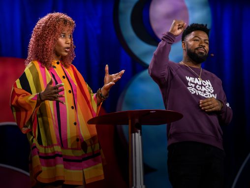 Click to play Aja Monet et Phillip Agnew: Une histoire d'amour sur la force de l'art pour organiser