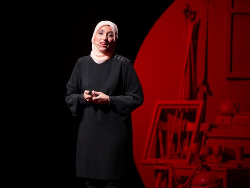 Click to play Fatima AlZahra’a Alatraktchi: Hablemos el lenguaje secreto de las bacterias para dectectar las enfermedades con antelación
