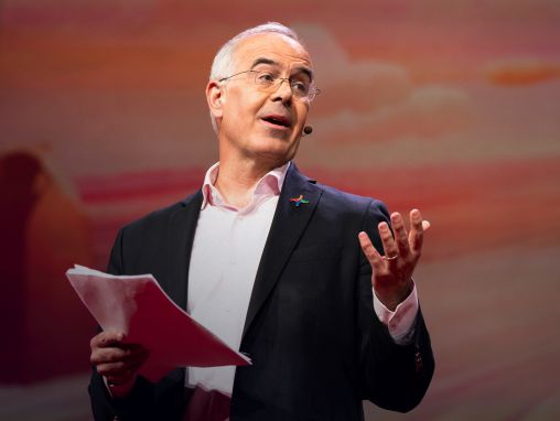 Click to play David Brooks: Notre culture nous ment sur ce qui est important et comment vivre mieux