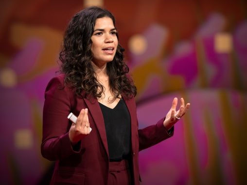 Click to play America Ferrera: Mon identité est un super-pouvoir, pas un obstacle