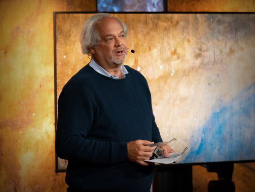 Click to play Juan Enriquez: A personal plea for humanity at the US-Mexico border