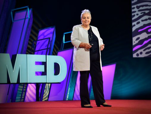 Click to play Sophie Andrews: La meilleure façon d'aider est souvent d'écouter, tout simplement.