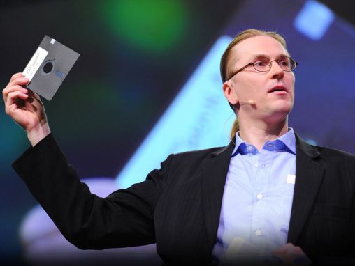 Click to play Mikko Hypponen: La dagaalida Virus-yada, difaaca internetka