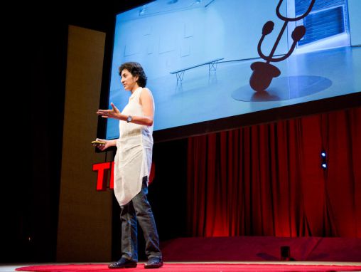 Click to play Aparna Rao: High-Tech Kunst (mit einem Sinn für Humor)