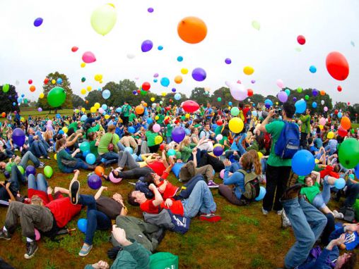 Click to play Charlie Todd: Die gemeinsame Erfahrung von Absurdität