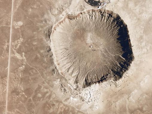 Click to play Phil Plait: Wie wir die Erde gegen Asteroiden verteidigen.