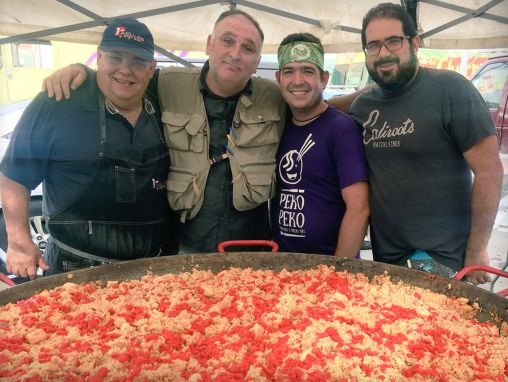 Click to play José Andrés: Cómo un grupo de chefs alimentó a Puerto Rico después del Huracán María.